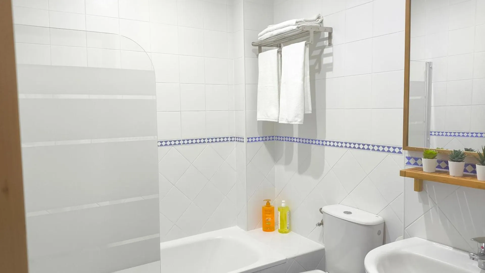 Apartamento Acogedor - Piscina - Parking Sevilla 0*,  Spanyolország